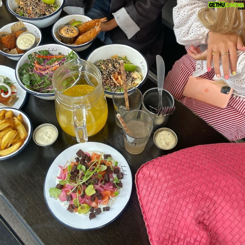 Matilde Wagner Instagram - Smovser massere af lækkert mad inde fra @restauranthooked 🫶🦞😝#reklame Hooked