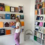 Matilde Wagner Instagram - Min forvirret ass i den sejeste fotobutik 🫶Dog i lidt sejt kluns fra @munkstore.dk #reklame #gave Copenhagen