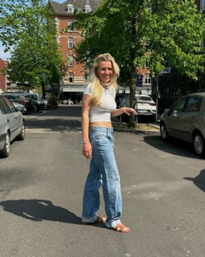 Matilde Wagner Instagram - #reklame Swipe for en glad Matilde i flot tøj fra @ginatricot hvor du kan få 20% med koden “matilde20” 👏👏