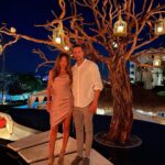 Matt Cedeño Instagram - Una escapada romántica mientras cuidaban a los niños en Cabo 😍 #elarbol #loscabos Los Cabos Mexico