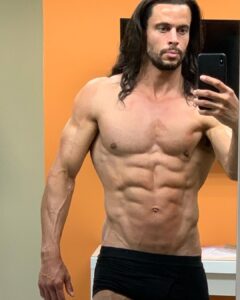 Matt Cedeño Instagram - Felt cute might delete 😂 but seriously ya gotta check out the season finale of Tarzan Latino 😂🤣I’m on a roll !! #RUTHLESS season 1 finale now on @betplus @bet #thehighest @ruthlessbetplus @tylerperry 🤷🏽‍♂️