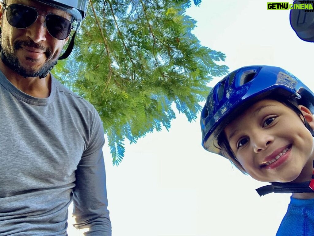 Matt Cedeño Instagram - Had to take a break from the action to duel dimples with my dude. Little bugger has me beat there too 😂 🤷🏽‍♂️ #rideon my guy, #ridefar