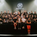 Mau Hou Cheong Instagram - 今年我們初嚐巡演是怎麼一回事，一段一段去實踐，試著學習調節時差，心情，狀態，諸多事情，靠自己同時更倚靠同行每一夥伴：隊友，樂手戰友，技術支援兄弟，隨團導演製作台燈聲人員，還有照顧我們一眾幕後兄弟姊妹，就像一座移動城堡，在不同難關前彼此拱衛，於今天回頭看，原來已走了這麼遠的路。 又走了三站北美城市，跟再多的熾熱靈魂相遇重聚，音樂一路在連繫彼此，十多年路程，很多時間在低著頭走，錯過不少風景同時，更忘了發現和感受很多知音其實一直陪在左右，自感反應遲鈍，在此陪罪了，衷心感激喜歡RubberBand音樂的每一位。 Fotos by @lai_shun 🫂 #ciaoworldtour #rubberbandhk #losangeles #toronto #vancouver North America