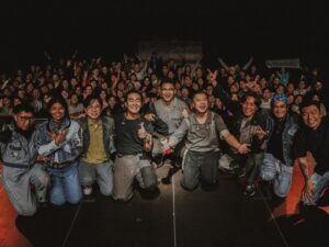 Mau Hou Cheong Instagram - 今年實踐著成團以來一直想幹的事情；巡迴演出，剛在春天到過歐洲，天氣冷，但入場的人們叫大氣升溫，儲起了很多美麗時刻；兩個多月過去，我們今夜要在台灣開唱了，台灣從少給我的音樂電影養份實在太多，能再次在這裡演出，莫名感動。願台上台下每人都能享受，就這一晚，好好頌唱，好好演奏，好好聆聽，好好擁抱！

#rubberbandhk #ciaoworldtour