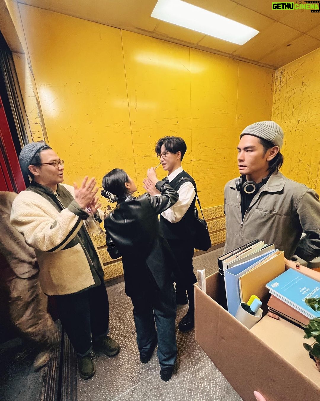 Mau Hou Cheong Instagram - 拍攝MV在今年二月,農曆年剛過,我們穿得厚厚的,那晚在一個近年經常被不同影視作品租用的大廠房,還有一條筆直的長堤壩,拍著《光之道》。 常常想拍攝到底是一種怎樣的事情?記得在舊機構教曉我很多的前輩說過,外景的時候,看見哪怕是一個很短的鏡頭,但只要我們被此鏡頭觸動到,一切的付出都值得的;那夜,我尾隨踩著滑板的女演員和踏著風火輪的攝影師在堤壩上來回奔走了幾回,看到在前期預備時大家猜想那些畫面會怎樣怎樣,當一切都被攝下,確有一種滿足感湧現。 那陣子,我們都像羅馬尼亞德古拉伯爵,奢想日光遲多一點才出現,好讓多嘗試一兩take,不過太陽慢慢升起,拍攝也只能到此為止。 總之,每次拍攝都是新體驗,心臟有時還未夠大,要盡快練大一些。 再次感謝很棒很棒的團隊。 Cast (sequence of appearance) Nicky Wong 王雍泰 @nickykywong Alan Po 布志綸 @mralan229 Fu Jane @f_ujane Director of Photography Sam Chan @samchan711 Focus Puller Sokin @waikinso Camera Assistant Tang Yik Hei @yikheiaaa Leung Nin Hong @dl.518 Gaffer Tai Tsz Hin(Billy) @billythetiger Electrician Chow Ka Ho @louischow Tsang Cheung Lun @michaellun Tai Tsz Hin(Jerry) Art Director Rachel Chan @vewschan Make-up Artist Kineta Cheung@Wendy’s Workshop (Alan) @kinetacheung @wendys_workshop Joanne_StarryAvenue (Jane&Nicky) @joanne_starryavenue Hair Stylist Terry Yeung (Alan) @terryyeung_08 Joanne_StarryAvenue (Jane&Nicky) @joanne_starryavenue Colorist fmlik @fmlik_ Editor Jay Chow @j11.photography 6@twometerdesk @maubolung Crew Meal foodpanda @foodpanda_hongkong Special Thanks @luddite1811 @timlui001 Production Assistant redtao_ @redtao_ Producer Waiho Ng @waiho.94 Continuity Supervisor Marie Leung @marieeemeh Assistant Director Jay Chow @j11.photography Director 6@twometerdesk @maubolung #mitarbajo #光之道 #alanpo #musicvideo #布志綸 Tai Po District