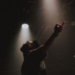 Mau Hou Cheong Instagram - 剛剛過了一星期，可台北一夜依然難忘。 踏上台極目都是人群，聽著模擬星夜營火燃燒的《Dedicated to…》前奏，我卻提醒著自己盡量望遠，自知自己不濟，光只是看到一雙一雙堅定眼神，淚腺就會很快失守，要配得上稱作專業，從開場這支歌開始，我不斷在用力穩住情緒。 直到我站到肥哥身後。 聽他唱《話別離歌》，他比以前唱得更入心，替他和音的時間，感動到喉頭顫抖，他的聲音叫我想回大家一起認識很久，想起那年有幸參與他一張叫作《黃昏音樂會》的唱片製作，想起當時的創作熱情，諸多點滴，一切都仿如昨日。 也直到唱罷《記念》。 知道當年一同在大學參加歌唱比賽的roommate都專誠從香港來到台北，與當晚在場的港人朋友一樣跨海而來；只是想起當年亂叫亂唱的夜晚，已是二十多年前，我與當年夥伴四人早在生命上各有軌道，但當唱起那首在山上宿舍彈唱過的國語歌，心情依然湧動。 台北Legacy一夜，好比一個加油站，不論是遠渡飛來的香港知音朋友，或是開始在台灣落地生根的香港人，甚至以前對我們認識不多的台灣在地民眾，他們都在替樂團加油，經過那晚演出，精神狀態回復不少，又要再往接下來的城市進發，踏入2023下半年，我們帶著音樂已跑了不少地方，這種感覺多麼不可思議！ 衷心多謝大家，多謝台上團員，多謝主辦。 #rubberband #rubberbandhk #taiwan #taipei #ciaoworldtour photo by 信仔 @lai_shun Legacy 傳 音樂展演空間