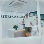 Mau Hou Cheong Instagram - 真的在慢慢好起來 感謝 @eforpainkiller Edwin! 在去年開始頸痛和背痛開始煩惱著我，明明已遠離了一年，但也不知是否轉天氣還是已到了一定年紀，五月份又再於身體出現； 感恩整骨師的手法把那些筋膜沾黏和錯位的骨骼都恢復了，還要趕及在飛往巴塞隆拿的長途機前修復，那數轉機程都沒有慘况，得到治療後，當然自己得繼續注意姿勢和強化肌肉，路漫長啊！但遇上樂於講解痛症問題來源的Edwin，是安心的。 #rehab #fixyou #肩胛骨 #筋膜沾黏 #整骨 Hong Kong
