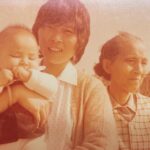 Mau Hou Cheong Instagram - 媽媽， 母親節快樂 相中還有外婆， 願您倆都在彼岸悠然愉快。 照片四邊幸好沒太多長年黏在透明膠的破損痕跡，不過褪色難免了，那應該是父親在某個星期日，於澳門某處拍下的；看了電影《日麗》，再看著這幀照片，猜想媽只有三十歲左右，她那年想最多的事情是什麼呢？ #母親節快樂 #念 #madreyhijo Macau