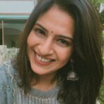 Maulika Patel Instagram – દિવાળી 🪔

A time when the family,friends & with the people we love or we want to share happiness with …
To welcome the new year with positive energy & more love we light diya,gather with our loved ones,burst crackers and share happiness with everyone..♥️

I wish everyone get a direction of there life with lots of love,happiness,healthy life,Wealth & whatever you all deserves 💫 

#jaishriram #diwali #diwali23 #diya #maalakshmi #maakaali  #crackers #family #littlelove #friends #gathering #happytimes #positivevibes #love #spreadhappiness #spreadlove #ilovemyblessedlife💕
