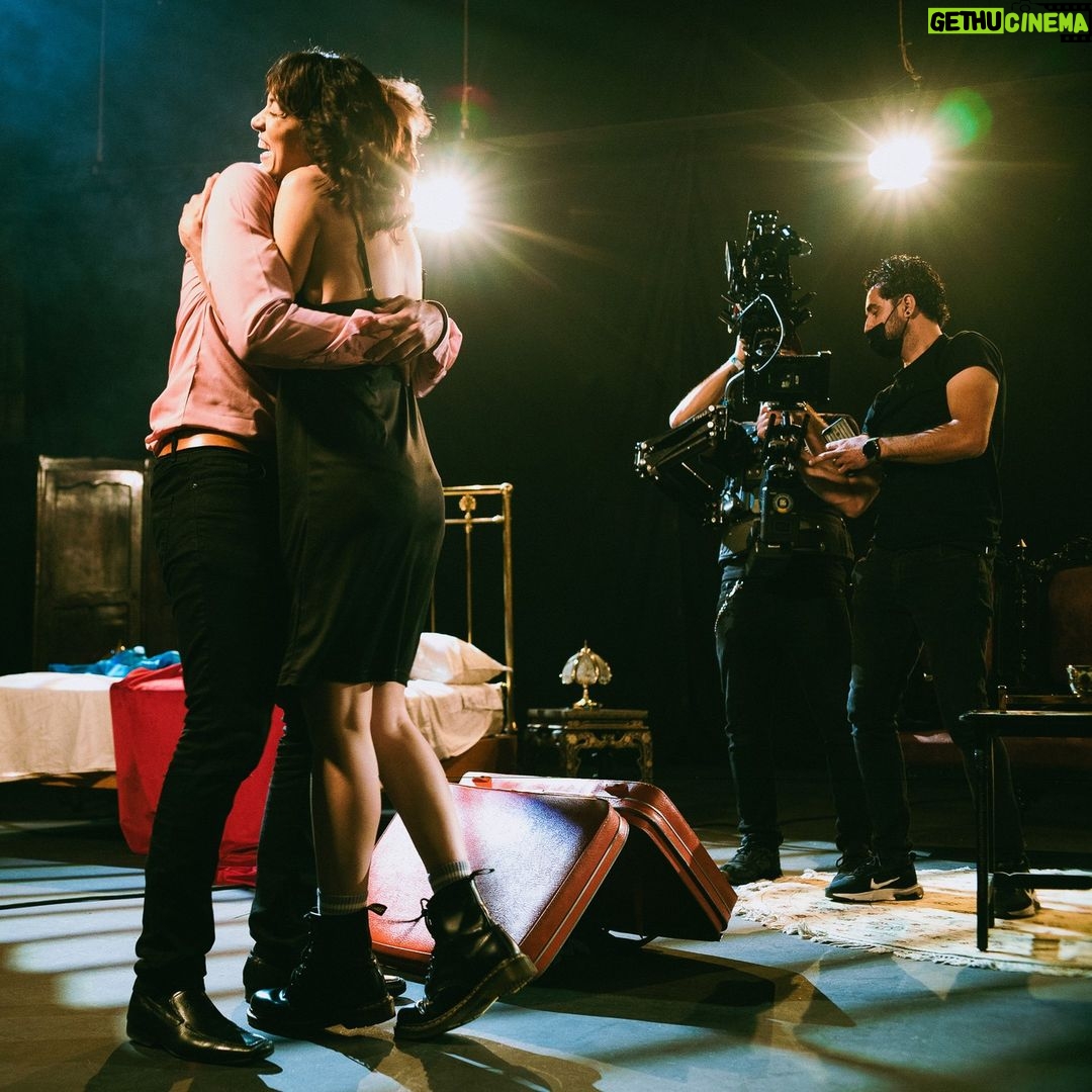 Mayra Hermosillo Instagram - Me gusta mucho mucho muchísimo estar en videos musicales 🤷🏽♀️😁 ¡Gracias @ojodeltrap y @patosafa por invitarme! Conocí un teatro, gente linda y divertida, jugamos, cantamos y volvimos a jugar! B O M B A S https://youtu.be/ggzR6BQXAk0