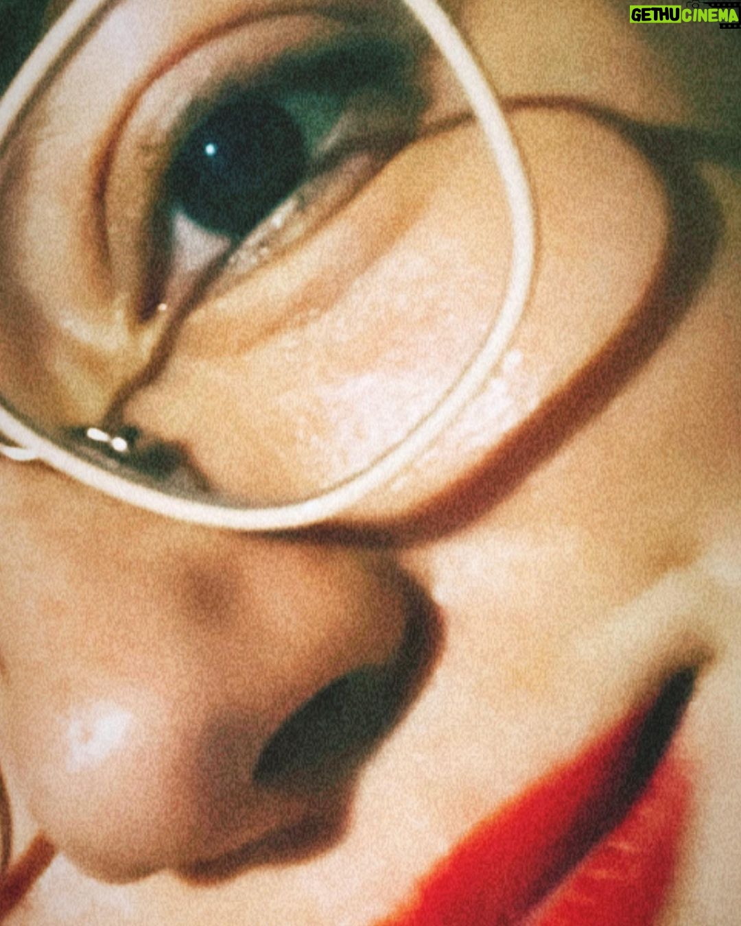 Mayra Hermosillo Instagram - Manténgase cerca y busque contacto con ojos, nariz y boca.