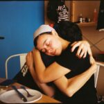 Mayra Hermosillo Instagram - Encontrar con quien abrazarse y sentirse bien. Abrazos después de abrirte y sentir miedo que con lo que dices y con lo que compartes. Abrazar y que te abracen cuando acabas de tirarte al vacío. Mis amigas, disculpen por la foto en su momento. Gracias por el recuerdo.