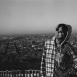 Mayra Hermosillo Instagram - Casa, mi cerro, mi hermano tomándome una foto, mi recuerdo, la sonrisa, el sol… El intento, diría yo.