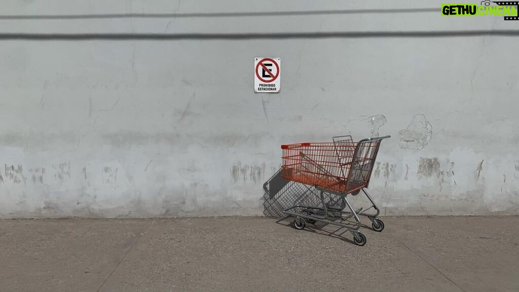 Mayra Hermosillo Instagram - Prohibido estacionarse, pero ahí vas.