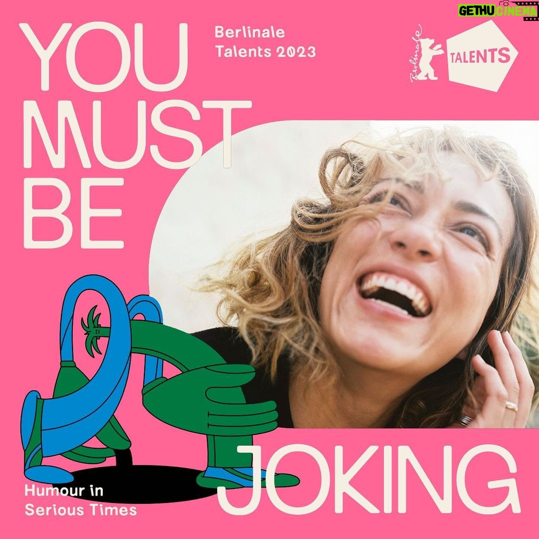 Mayra Hermosillo Instagram - Podría ser una broma, pero no. Esta vez es en serio, me eligieron para ser parte de la Berlinale Talents 2023. Qué extraño es sentirme sorprendida y alegre al mismo tiempo. Sorprendida porque aunque apliqué a esta convocatoria, pues me andaba protegiendo mentalmente del correo “Muchas gracias, suena muy interesante, pero no” y de pronto me llega un ¡Congratulations! Haciéndome parte de algo que quiero y eso pasa pocas veces, ahí mi alegría, además de que mi @paloma.petra y @carlosleini también van a esta aventura de intercambio creativo y artístico. Gracias @berlinaletalents por tomarse el tiempo de leer tantas aplicaciones y ver un “no sé qué que qué sé yo” en mí. Nos vemos pronto por allá! 📸 @farias.adrianna