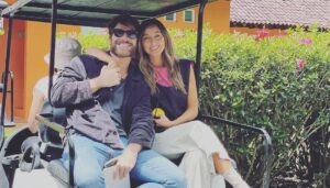 Mayra Hermosillo Instagram - Hace un año que nos conocimos en este proyecto, personas nuevas en mi vida y agradezco con todo mi corazón que me permitieran compartir días y noches de risas, pláticas, anécdotas, ideas, miedos. 

Muchas muchas gracias, Beto, por unirnos y por dejarnos crear contigo 🕷️