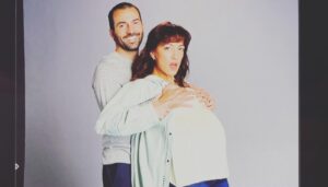 Mayra Hermosillo Instagram - Hace un año que nos conocimos en este proyecto, personas nuevas en mi vida y agradezco con todo mi corazón que me permitieran compartir días y noches de risas, pláticas, anécdotas, ideas, miedos. 

Muchas muchas gracias, Beto, por unirnos y por dejarnos crear contigo 🕷️