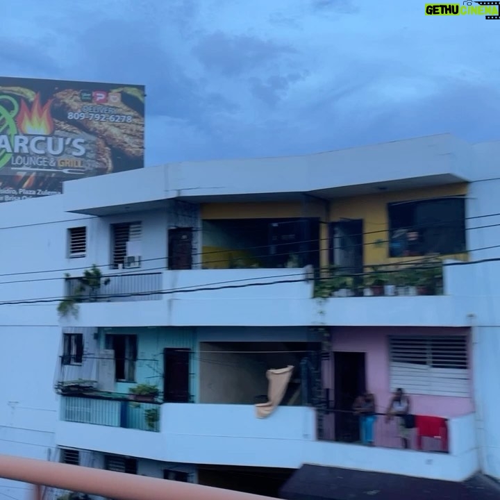 Mayra Hermosillo Instagram - Estar y vivir un Strike. El material que les comparto en esta publicación es lo que andábamos viviendo en República Dominicana y solo quiero decir que estoy profundamente inspirada por la valentía que se necesita para parar un momento y hablar, compartir y ver la existencia del otrx. Dejar de tener miedo por lo que significan las figuras de poder y unirnos para crear y ser parte de una experiencia cinematográfica que sea más humana que industrial y mecanizada. Me regresan a casa con la felicidad de haber conocido personas hermosas, las ganas de volver en mejores condiciones para todxs y las ganas de ser parte de eso. Nos deseo unión y ser parte activa de la transformación :)
