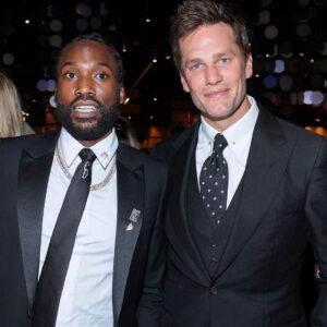 Meek Mill Instagram - @tombrady wish he can get 5 minutes to think to hisself, everybody wanna talk to this guy he so lit😂😂 …  he play it cool every time! Goat shit!