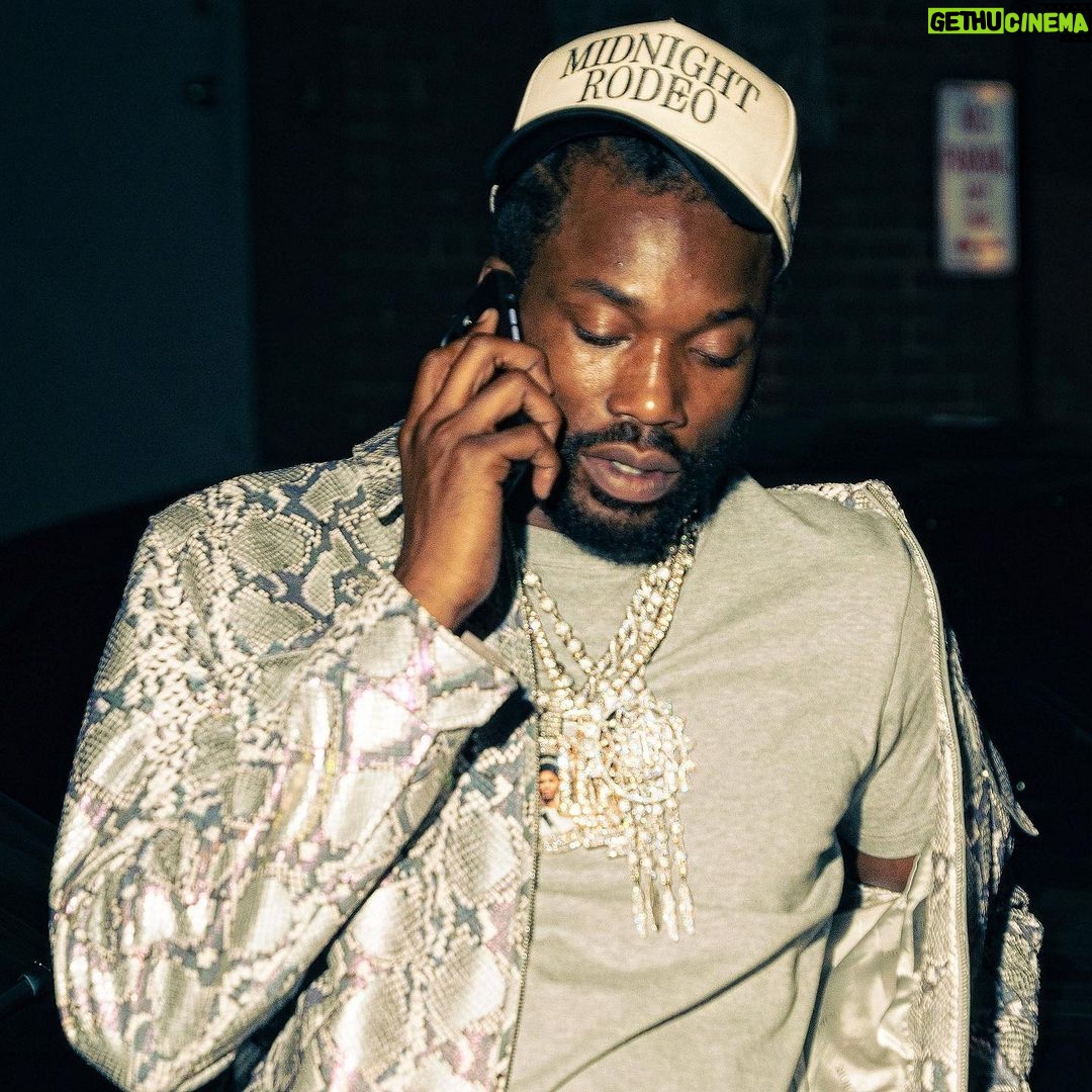 Meek Mill Instagram - I’m not doing nothing for validation because I’m valid ….Everybody calling me when they need somebody to lean on because I’m solid 🫶🏾 - @kifromjerome - I’m over protective of my soullllll ✨✨✨✨