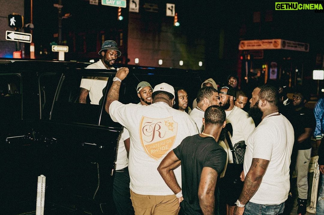 Meek Mill Instagram - In the Baltimore streets with the Baltimore streets ✨✨✨✨✨✨✨✨