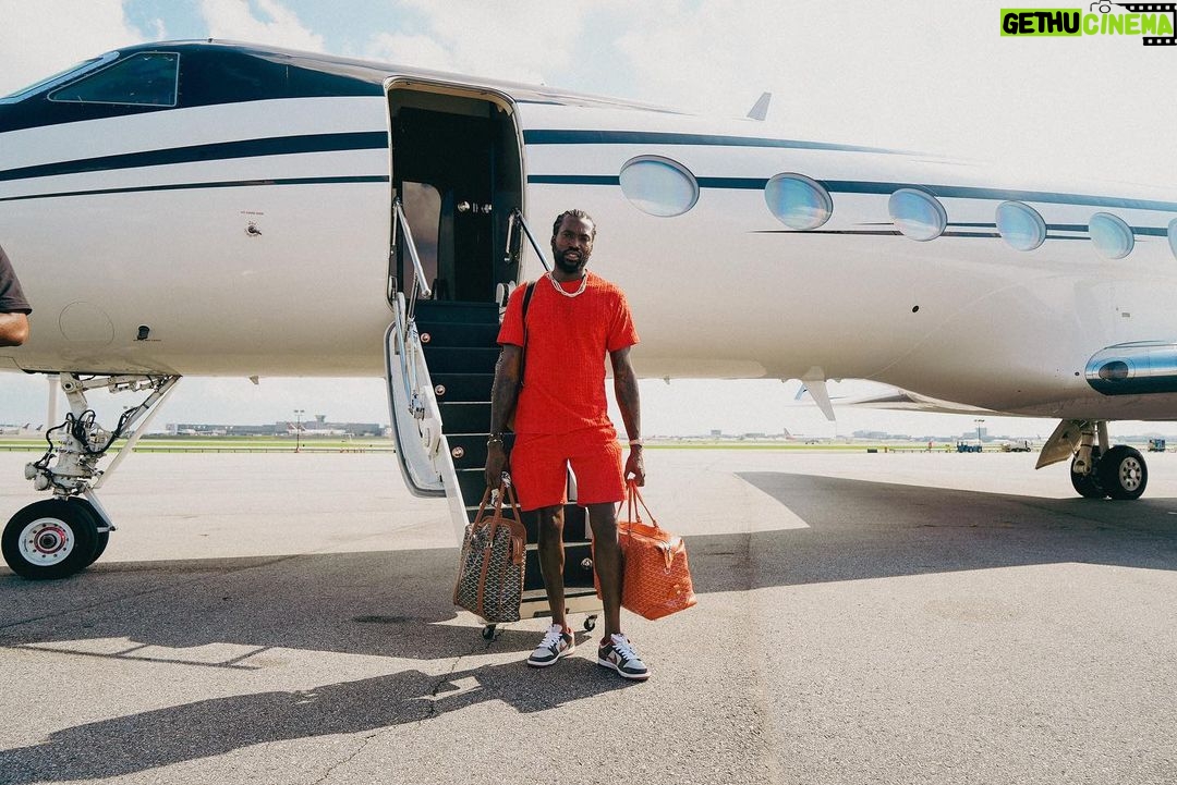 Meek Mill Instagram - Tried to let you in on my movie but im not liking the way that you act ✨✨✨✨✨✨✨ - @jaylanie999_ - bars lol