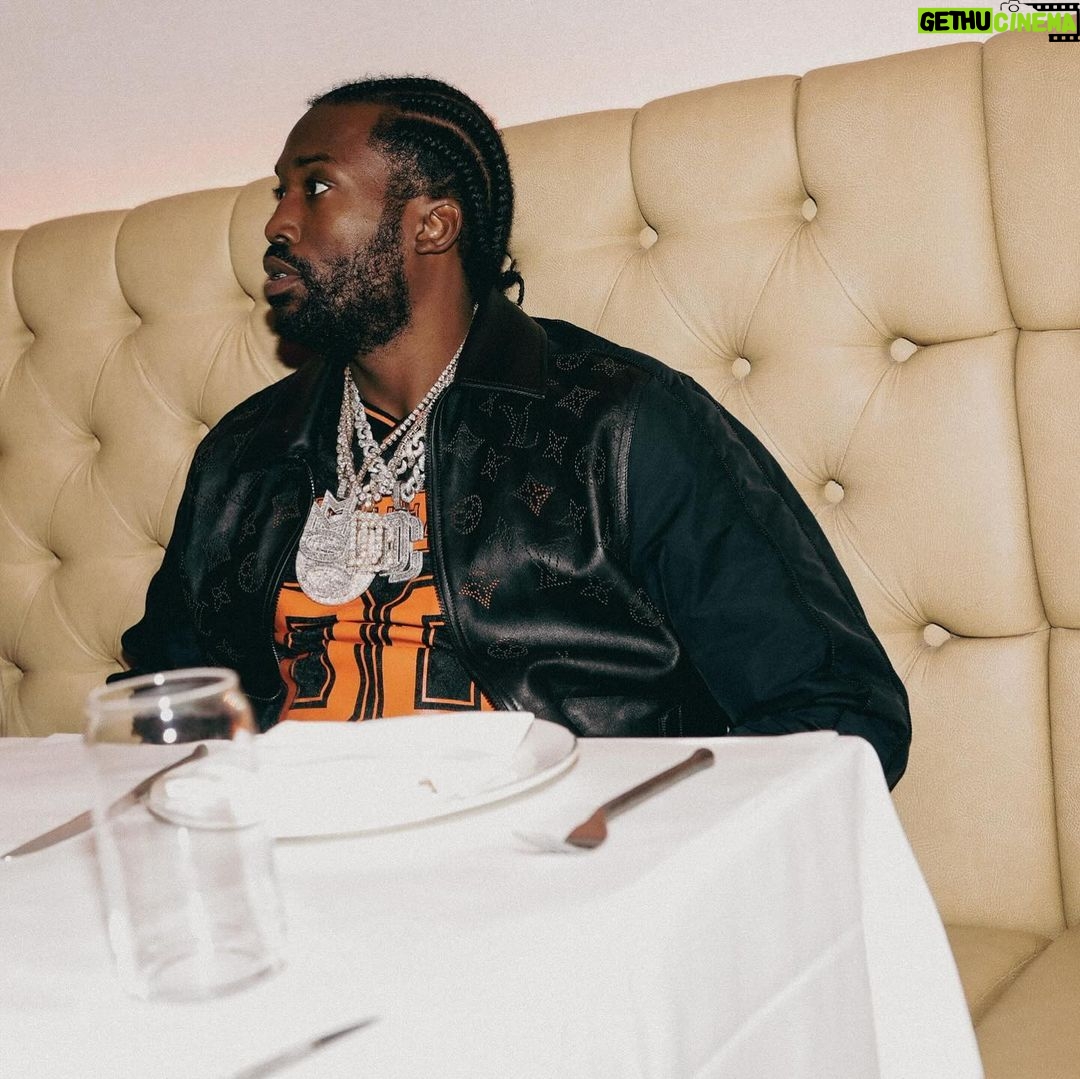 Meek Mill Instagram - Yeah that’s us MMG X DC SPIN #24hrs✨✨✨✨✨✨✨✨✨✨✨✨✨✨✨✨✨✨✨✨✨