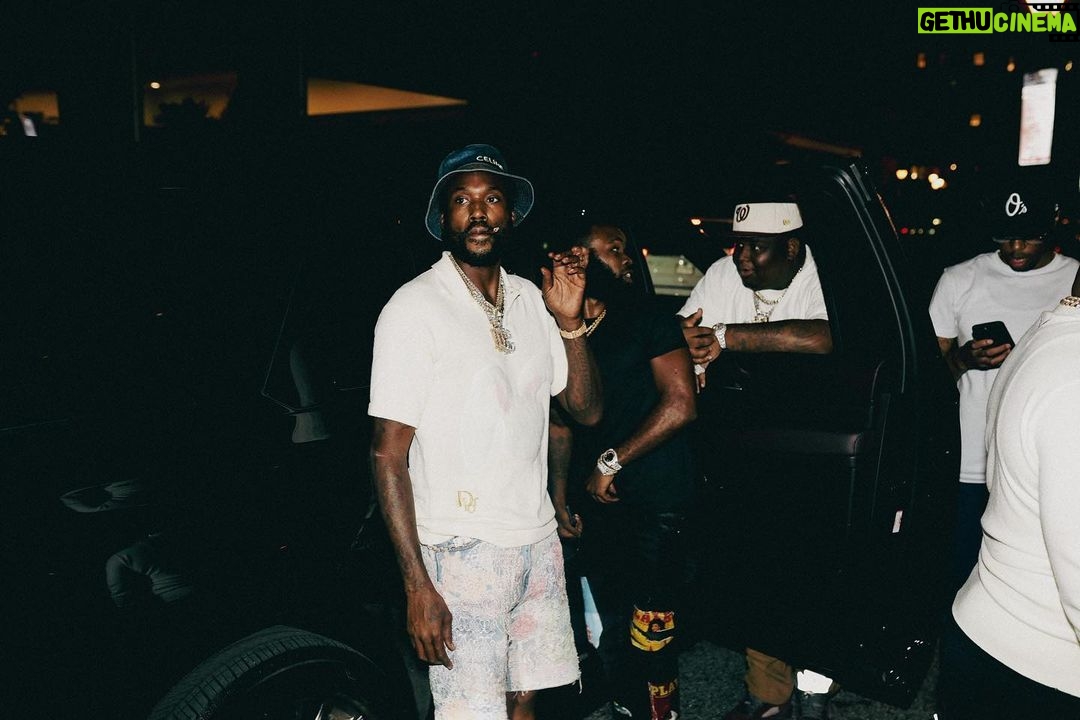 Meek Mill Instagram - In the Baltimore streets with the Baltimore streets ✨✨✨✨✨✨✨✨