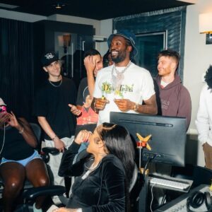 Meek Mill Instagram - They had me drink Taylor’s port that shit bent meeee 😵‍💫🙃😂 @glorillapimp  @glittergirlgloss