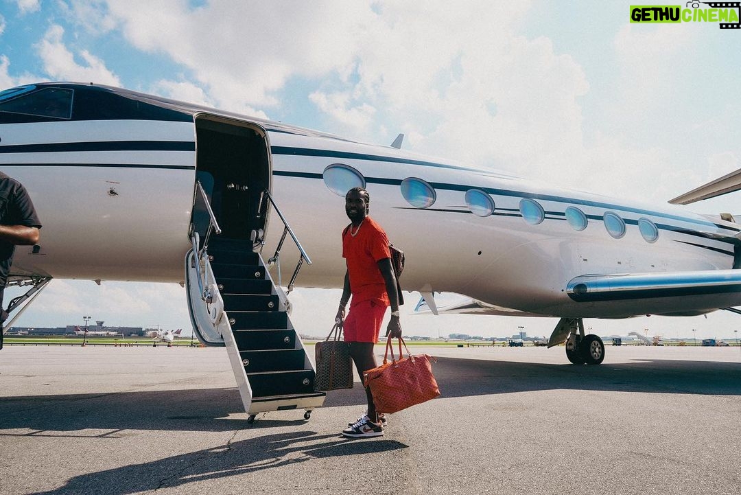 Meek Mill Instagram - Tried to let you in on my movie but im not liking the way that you act ✨✨✨✨✨✨✨ - @jaylanie999_ - bars lol