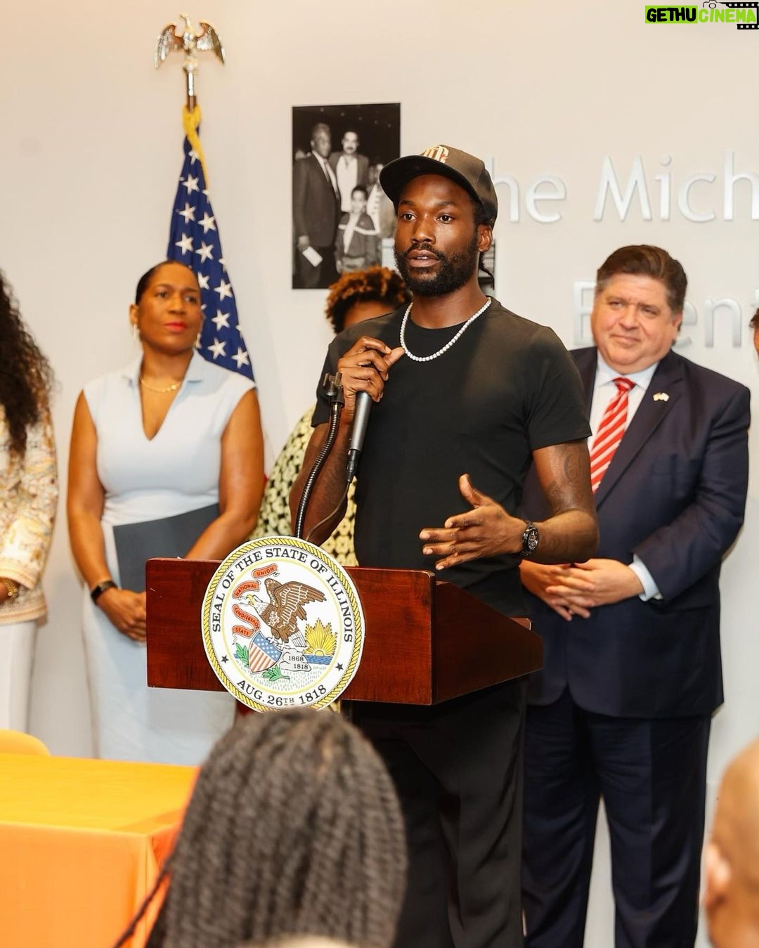 Meek Mill Instagram - Huge day for criminal justice reform in Illinois! Honored to have been part of the signing of #SB423 with @meekmill and @reform. Thank you @govpritzker !! We’ve already created a pathway for over 700k Americans to exit the justice system and this marks our 17th smart probation and parole reform bill in 11 states!! Illinois - thank you for helping strengthen our communities. LETS GO!! Chicago, Illinois