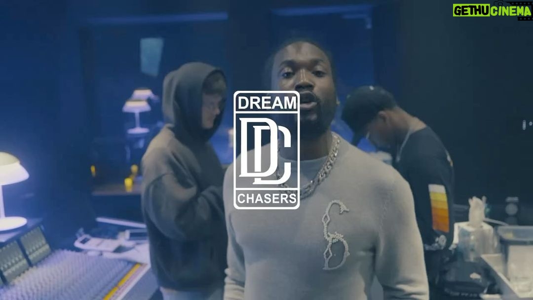 Meek Mill Instagram - I canβt believe they thought I was getting tired or weak π
ππΎββοΈ #thestudio #lafamilia