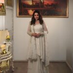 Meena Instagram – As I gaze up, my outlook for 2024 is just as uplifting – full of positivity and excitement! 🌈✨ Here’s to embracing the new year with open arms and a heart full of optimism. Cheers to a year of growth and joy! 🥂 🎊

#NewBeginnings #PositiveOutlook #Hello2024 #2024