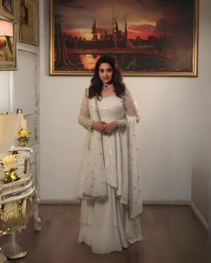 Meena Instagram - As I gaze up, my outlook for 2024 is just as uplifting – full of positivity and excitement! 🌈✨ Here’s to embracing the new year with open arms and a heart full of optimism. Cheers to a year of growth and joy! 🥂 🎊

#NewBeginnings #PositiveOutlook #Hello2024 #2024