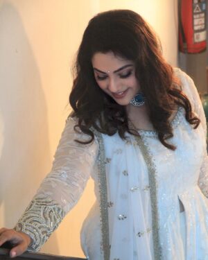 Meena Instagram - As I gaze up, my outlook for 2024 is just as uplifting – full of positivity and excitement! 🌈✨ Here’s to embracing the new year with open arms and a heart full of optimism. Cheers to a year of growth and joy! 🥂 🎊

#NewBeginnings #PositiveOutlook #Hello2024 #2024