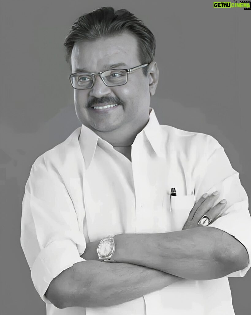 Meena Instagram - Very shocking 💔 Gem of a person. A true leader. Hardworking and a warm person. Will miss you Viji sir #ripvijayakanth