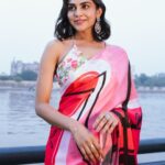 Meenal Sahu Instagram - Beautiful Ahemdabad ! Thank you for having us❤️ Happy Family *conditions apply* HMU @suprabha_jadhav @cletusliuu Styled by @stylebyrahilraja @arshadjrofficial Saree- @boveeecom Jewellery- @the_jewel_gallery #happyfamily #primevideo #promotion #ahemdabad #explore Ahemdabad,Gujarat