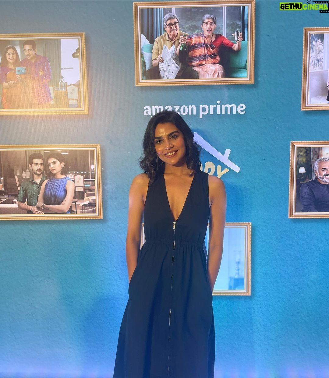 Meenal Sahu Instagram - Premiere night with the happy family ❤️ HMU - @suprabha_jadhav @suvriti_jain Styled by @superbhuti Clicked by @maharajwardhan @primevideoin @hatsoffproduction @jd_majethia @aatishkapadia @ratnapathakshah @rajbabbarmp @atulkulkarni_official @ayesha.jhulka @raunaqkamdar @sanahkapur15 PVR ICON, Infinity Mall, Andheri West, Mumbai
