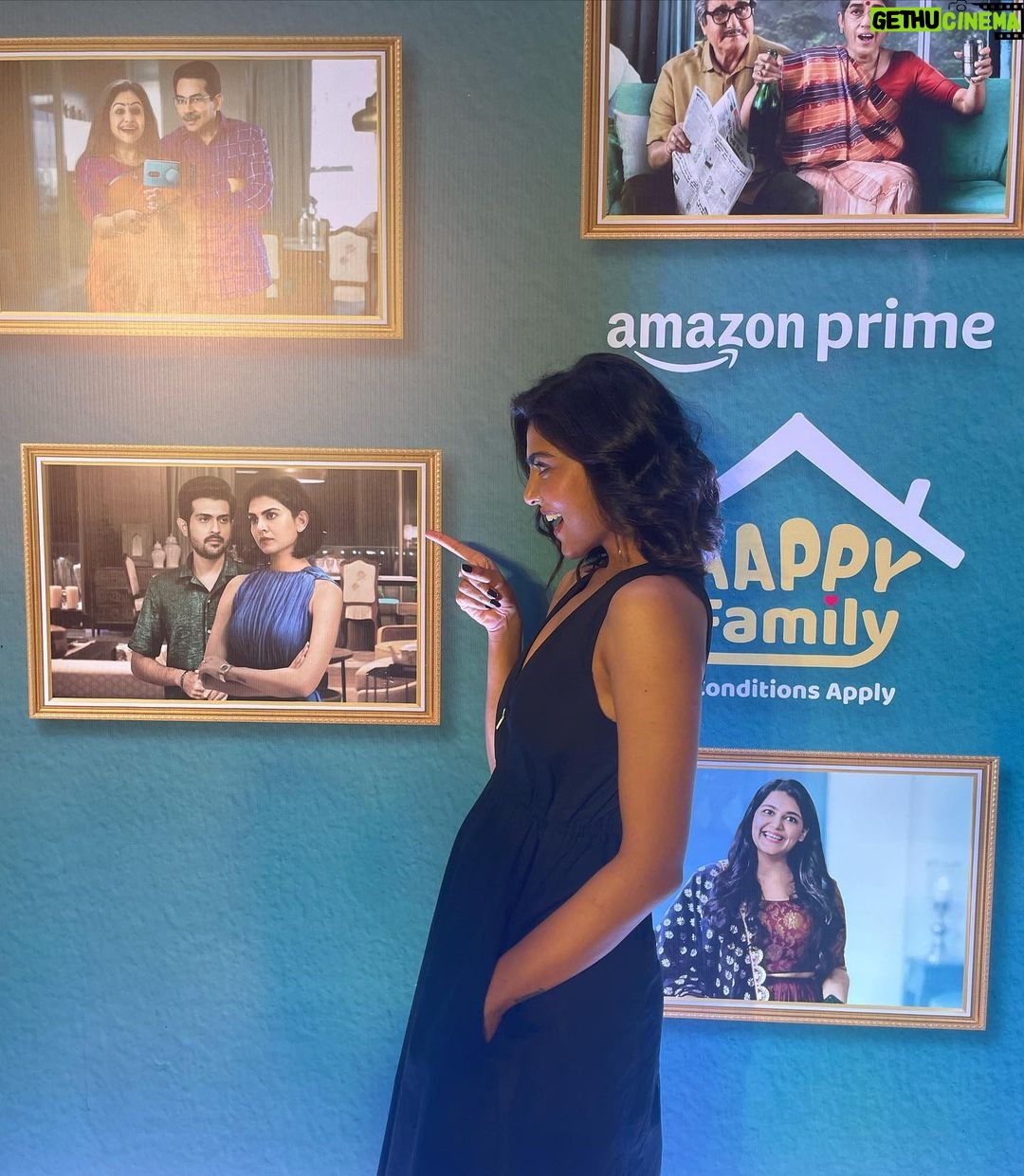 Meenal Sahu Instagram - Premiere night with the happy family ❤️ HMU - @suprabha_jadhav @suvriti_jain Styled by @superbhuti Clicked by @maharajwardhan @primevideoin @hatsoffproduction @jd_majethia @aatishkapadia @ratnapathakshah @rajbabbarmp @atulkulkarni_official @ayesha.jhulka @raunaqkamdar @sanahkapur15 PVR ICON, Infinity Mall, Andheri West, Mumbai