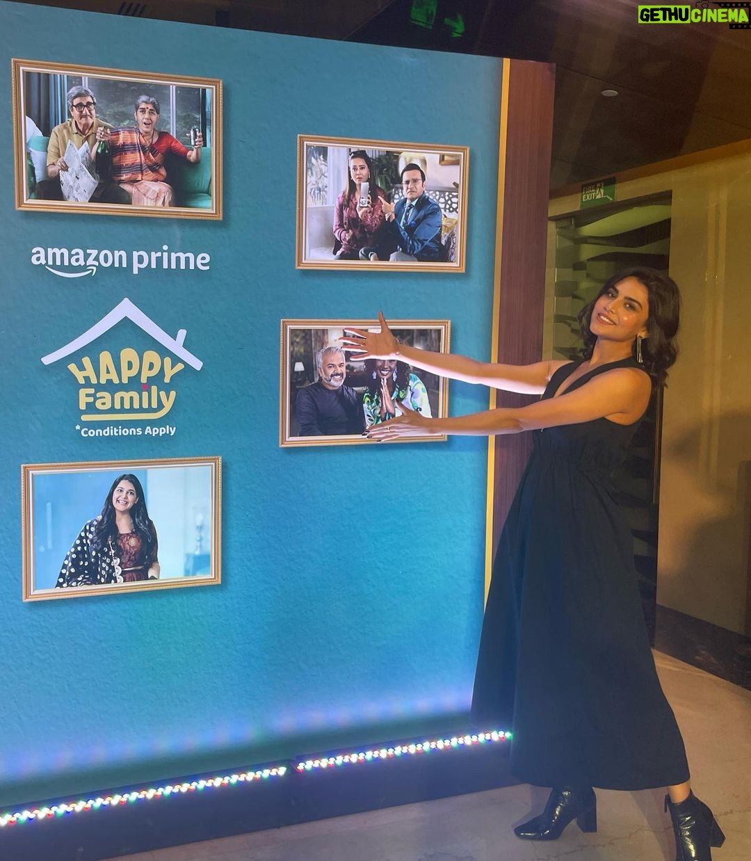 Meenal Sahu Instagram - Premiere night with the happy family ❤️ HMU - @suprabha_jadhav @suvriti_jain Styled by @superbhuti Clicked by @maharajwardhan @primevideoin @hatsoffproduction @jd_majethia @aatishkapadia @ratnapathakshah @rajbabbarmp @atulkulkarni_official @ayesha.jhulka @raunaqkamdar @sanahkapur15 PVR ICON, Infinity Mall, Andheri West, Mumbai