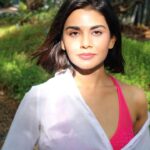 Meenal Sahu Instagram - Take me back 🌻 #candid #nature #silence #explore #takeaturn #instagood