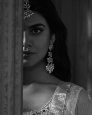 Meenal Sahu Instagram - Thats ‘Me’ 

#portrait #black #bts #shoot #beauty #fasion #ethnic #indian #followforfollowback #followｍe #instagram #instagood #likesforlike #foryou #forme #love