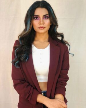 Meenal Sahu Instagram - Experiments and trials❤️
Makeup by @saracapela 
Hair by #Tanya

#adshoot #commercial #hairstyles #haircolor #actor #model