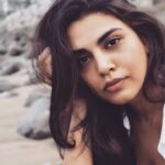 Meenal Sahu Instagram - Love #portraits #nomakeup #morningvibes #seaside #ontherocks Mumbai, Maharashtra