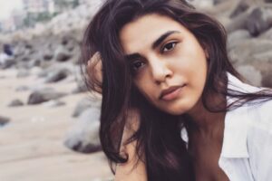 Meenal Sahu Instagram - Love

#portraits #nomakeup #morningvibes  #seaside #ontherocks