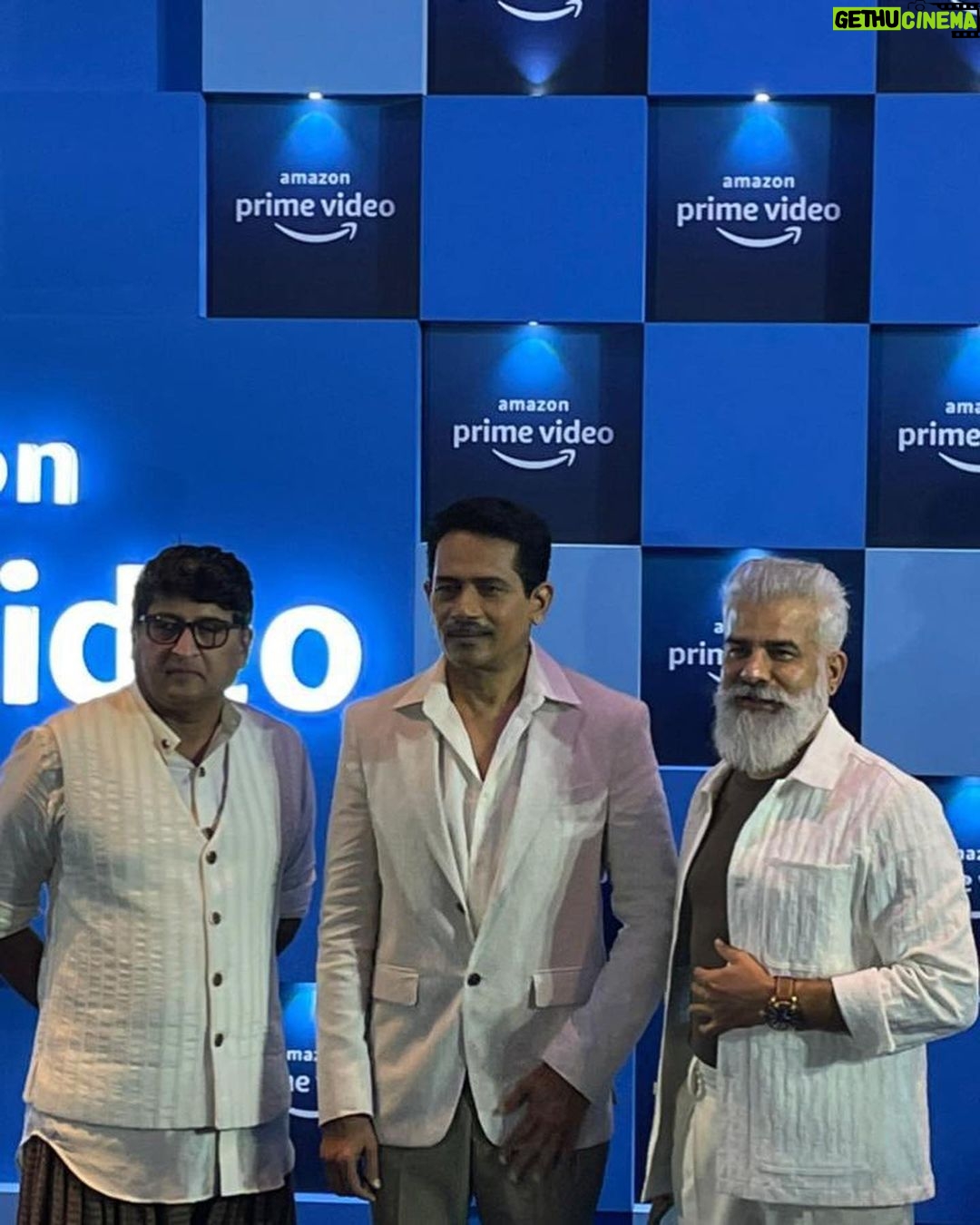 Meenal Sahu Instagram - Meet the crazy clan #HAPPYFAMILYCONDITIONSAPPLY We open the doors on @primevideoin and welcome you with laughter and love! @hatsoffproduction @jd_majethia @aatishkapadia @rajbabbarmp @atulkulkarni_official @ayesha.jhulka @babita.ashiwal @sanahkapur15 @raunaqkamdar