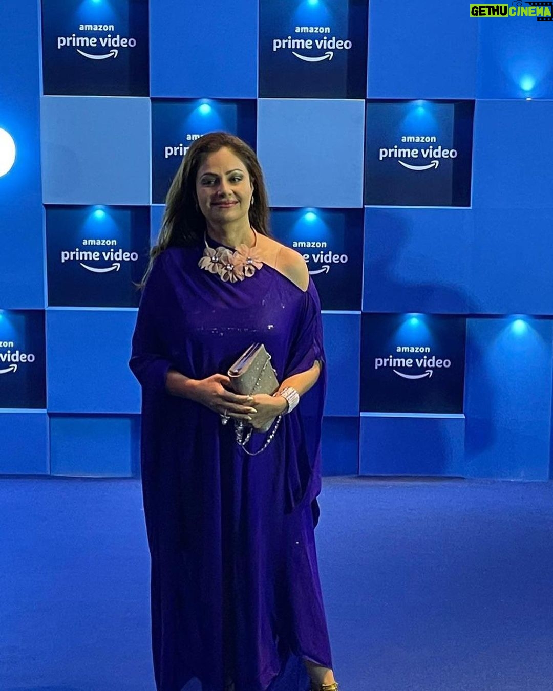 Meenal Sahu Instagram - Meet the crazy clan #HAPPYFAMILYCONDITIONSAPPLY We open the doors on @primevideoin and welcome you with laughter and love! @hatsoffproduction @jd_majethia @aatishkapadia @rajbabbarmp @atulkulkarni_official @ayesha.jhulka @babita.ashiwal @sanahkapur15 @raunaqkamdar