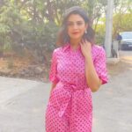 Meenal Sahu Instagram - Frankly, you can’t go to Farah’s set without doing this 💕 #franklyfarah @primevideoin @farahkhankunder @ayesha.jhulka HMU @suprabha_jadhav @cletusliuu Styled by @clamps_andchaos Assisted @kairaa_jhaveri #franklyfarah #happyfamily #promotions Film City, Goregaon