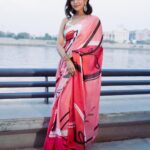 Meenal Sahu Instagram - Beautiful Ahemdabad ! Thank you for having us❤️ Happy Family *conditions apply* HMU @suprabha_jadhav @cletusliuu Styled by @stylebyrahilraja @arshadjrofficial Saree- @boveeecom Jewellery- @the_jewel_gallery #happyfamily #primevideo #promotion #ahemdabad #explore Ahemdabad,Gujarat
