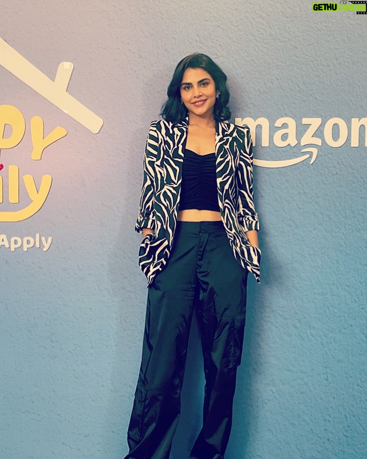 Meenal Sahu Instagram - Happy family *conditions apply* @primevideoin MUA - @suprabha_jadhav Hair - @cletusliuu Styled by- @superbhuti @kairaa_jhaveri #promotion #pressconference #primevideoin #happyfamily #newseries #explore Mumbai, Maharashtra